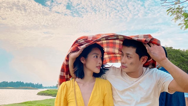 Xem '11 tháng 5 ngày', học Khả Ngân cách thả thính Crush