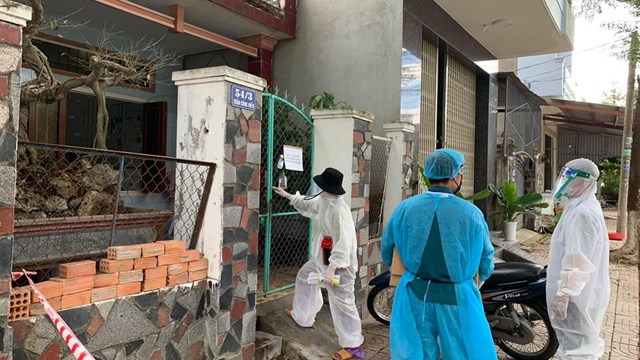 Xử nghiêm cán bộ lơ là chống dịch