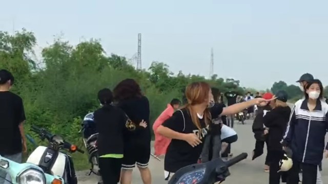 Xuất hiện clip hàng chục sinh lao vào ‘hỗn chiến’ như phim hành động