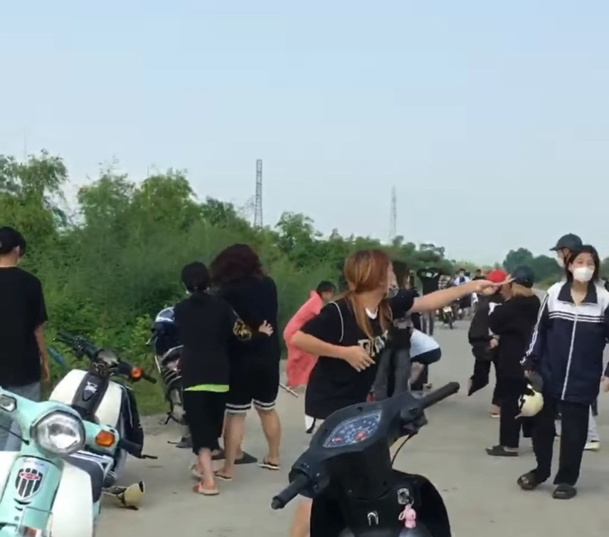 xuat-hien-clip-h224ng-chuc-sinh-lao-v224o-hon-chien-nhu-phim-h224nh-dong_1.jpg