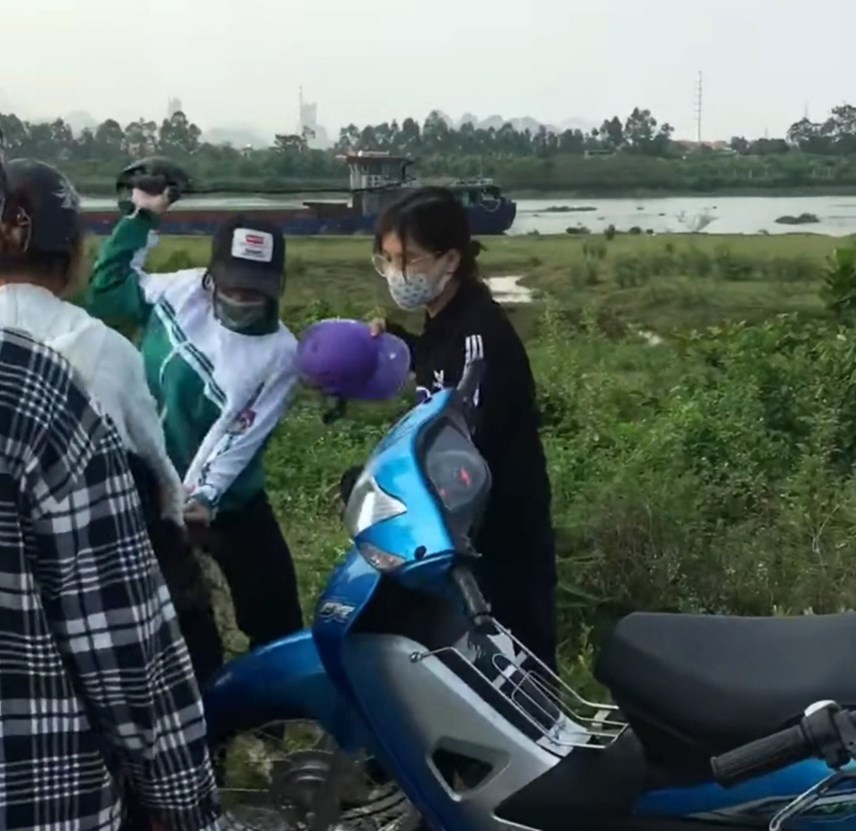 xuat-hien-clip-h224ng-chuc-sinh-lao-v224o-hon-chien-nhu-phim-h224nh-dong_2.jpg