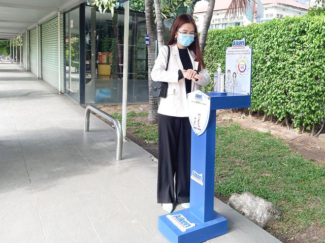 Trụ rửa tay Aiken được lắp đặt tại các bến xe buýt để người dân thuận tiện vệ sinh tay trước và sau khi sử dụng phương tiện công cộng