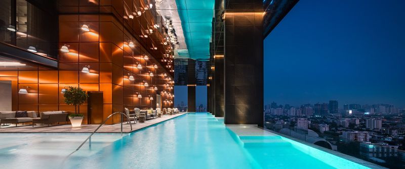 Điểm nhấn của Khun By YOO là bể bơi với thiết kế như đang ở giữa hàng triệu triệu ngôi sao trên bầu trời