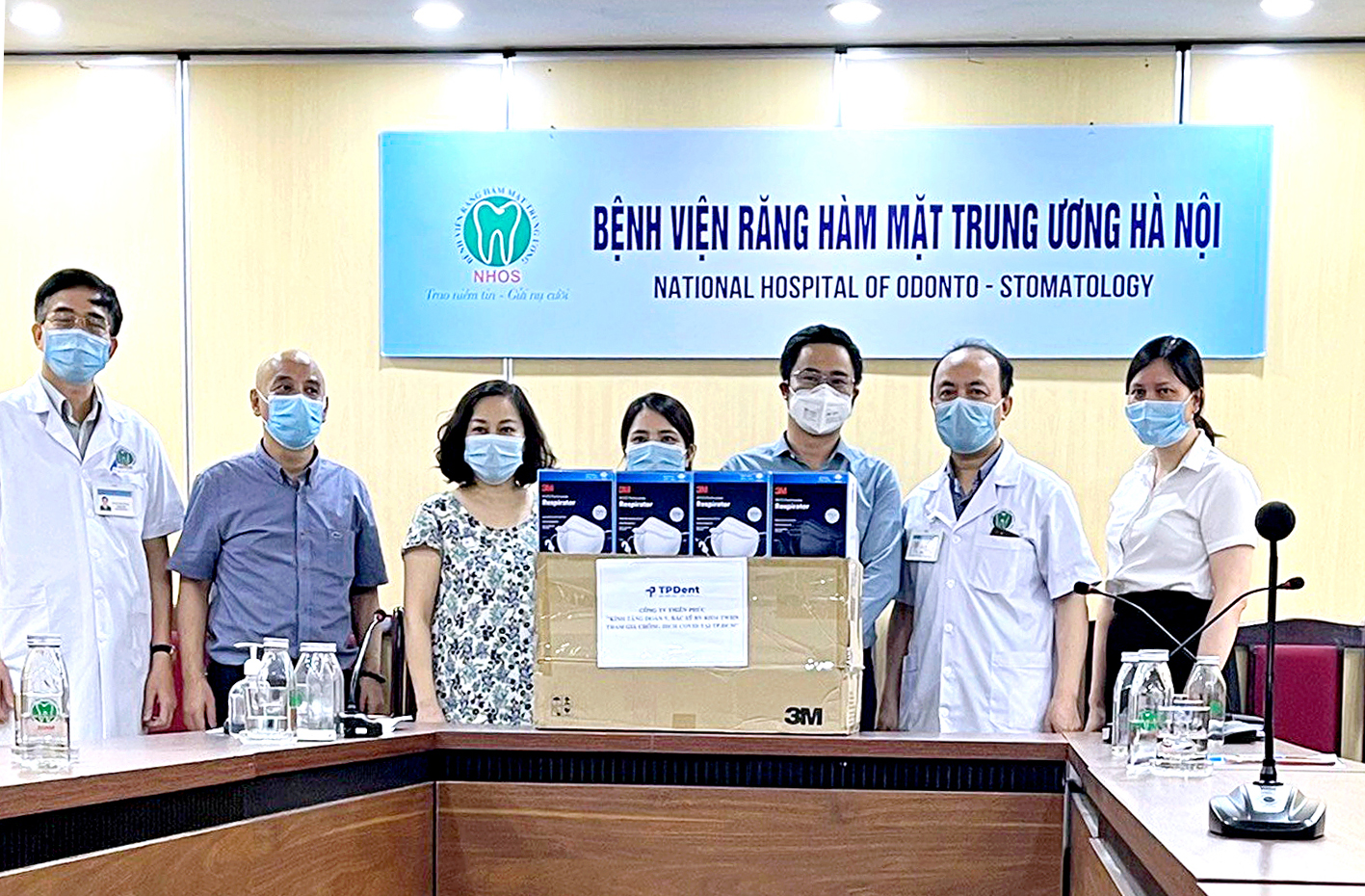 TPDent Thiên Phúc trao tặng 2.000 chiếc khẩu trang 3M đến bệnh viện Răng Hàm Mặt TW 