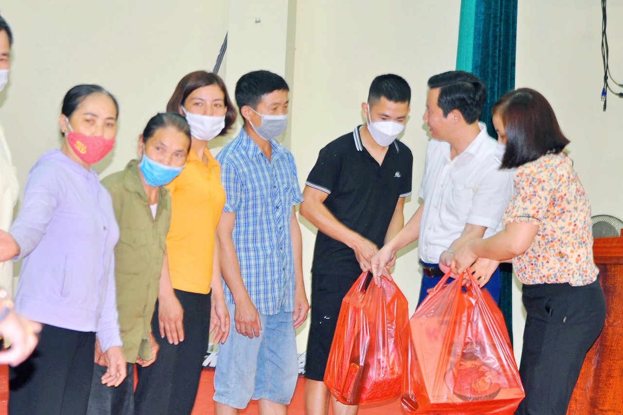Trang tin Thương hiệu tri ân dành tặng 50 suất quà đến các gia đình có hoàn cảnh đặc biệt khó khăn ở Nho Quan, Ninh Bình
