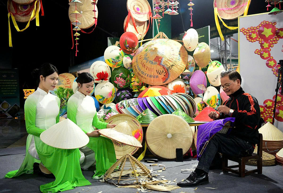 Hà Nội khai mạc Triển lãm OCOP và Phiên chợ Việt 2025 tại Thanh Oai