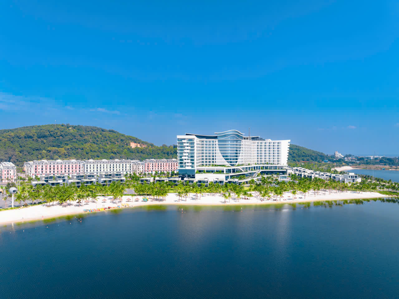 DREAM DRAGON RESORT: ĐIỂM ĐẾN MICE VÀ TRẢI NGHIỆM "ALL-IN-ONE" ĐẲNG CẤP 5 SAO TRÊN BIỂN ĐẦU TIÊN TẠI MIỀN BẮC