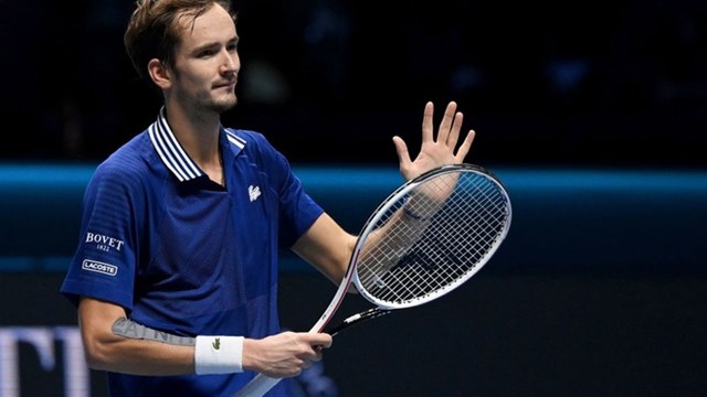 Zverev đánh bại Djokovic, tranh cúp vô địch với Medvedev